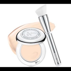 SOLD!!! it Cosmetics Confidence In a Compact